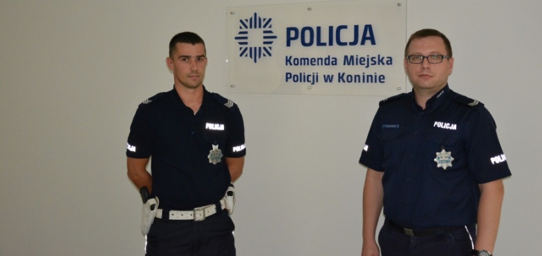 Udaremnili samobójstwo, narazili własne życie. Policjanci ściągnęli mężczyznę z balustrady   