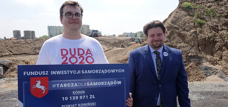 Prawie 30 milionów złotych na inwestycje samorządowe w Koninie i powiecie? Radni z planszą na budowie 