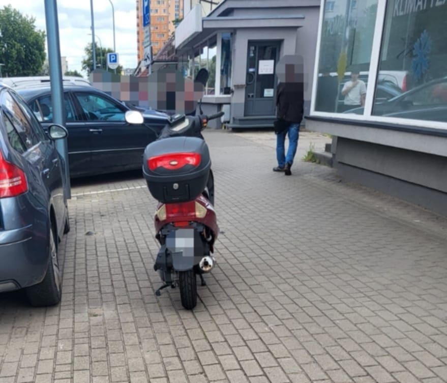 Kierowca skutera w szpitalu. Wypadek na Alejach
