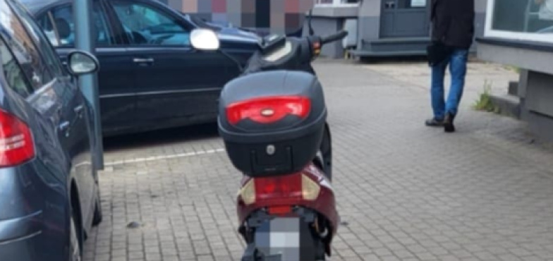 Kierowca skutera w szpitalu. Wypadek na Alejach