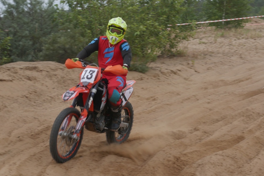 Motocross atrakcyjny tak jak żużel. Na torze Enduro Sao w Lubstowie powitali lato