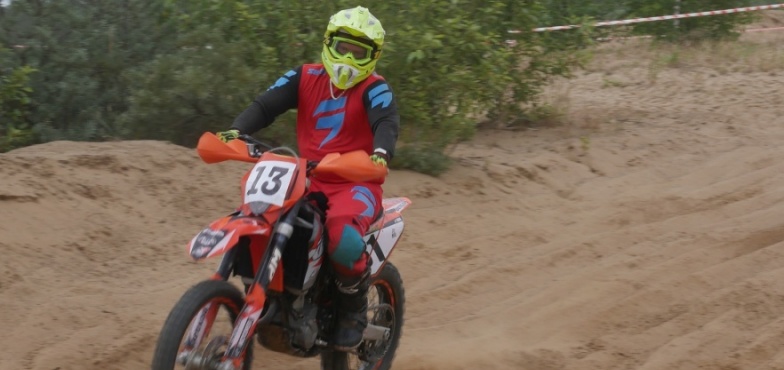 Motocross atrakcyjny tak jak żużel. Na torze Enduro Sao w Lubstowie powitali lato