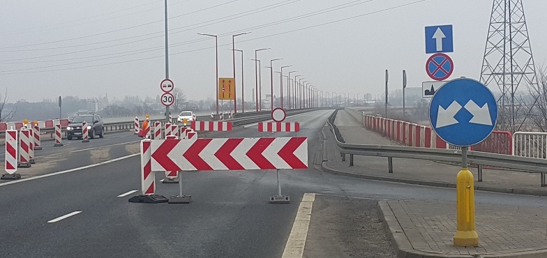 Wymienią trzy kable w moście. „Nie musimy po raz drugi ponosić kosztów zmiany organizacji ruchu” 