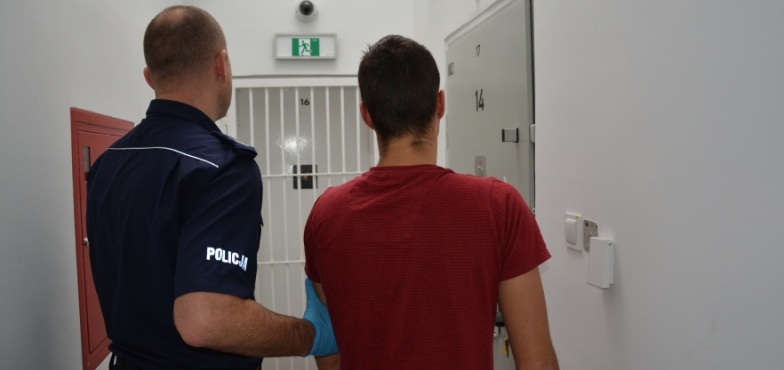 Pobili 19-latka i zakopali w lesie 7 tysięcy euro. Napastnicy w rękach policji