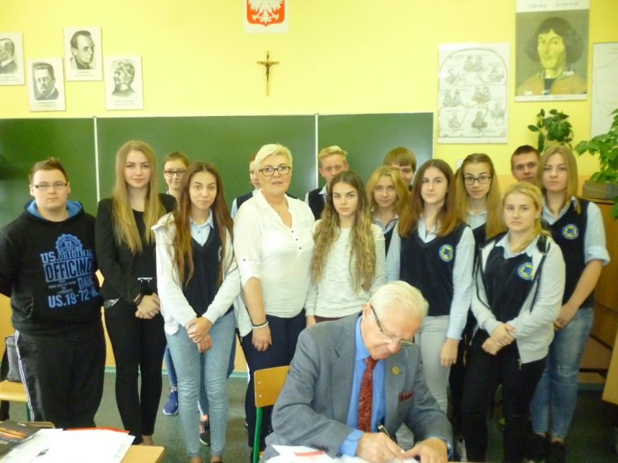 Poeta Paweł Kuszczyński odwiedził gimnazjalistów z Goliny. Udzielił rad przyszłym pisarzom