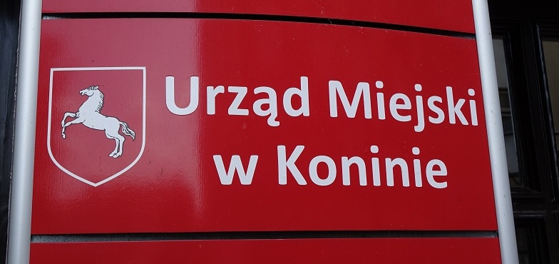Urzędnicy z Konina przesłuchani przez prokuratora. Policjanci zabezpieczyli też dokumenty