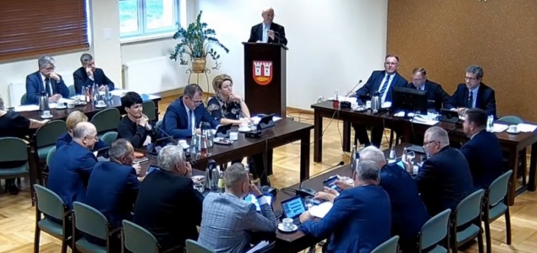 Rośnie budżet komisji antyalkoholowej. „Plagą są „małpki”