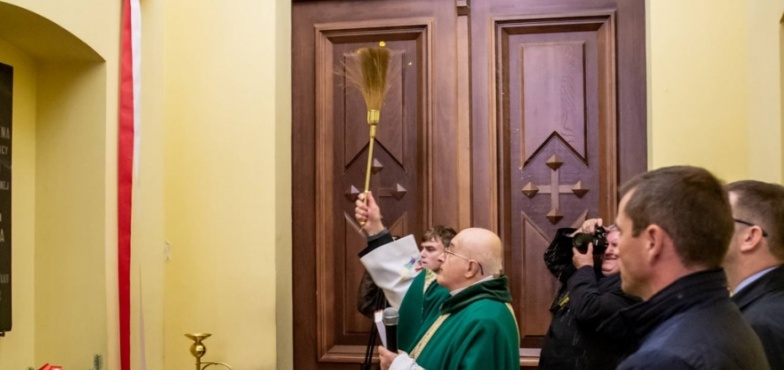 W kościele odsłonili tablicę poświęconą znanemu duchownemu. W Ślesinie spędził dzieciństwo i młodość  