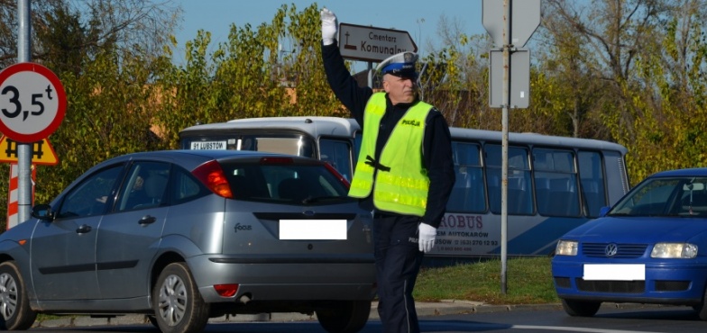 Akcja „Znicz” w Koninie. Od dzisiaj zmiany na drogach. Jak dojechać na cmentarze?
