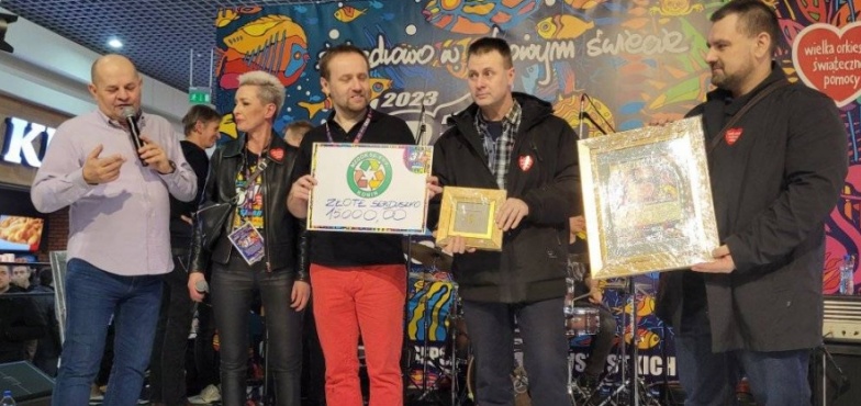 Dwa złote serduszka WOŚP wylicytowane za duże pieniądze