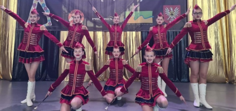 Ćwiczą od roku, a już zachwyciły jurorów. Kramskie mażoretki zdobyły I miejsce w ogólnopolskim turnieju 