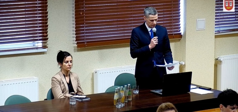 Gmina oczekuje, aby firmy podzieliły się z nią jakimś procentem ze sprzedaży energii. „Część powiedziała, że to najbardziej bezczelna propozycja”