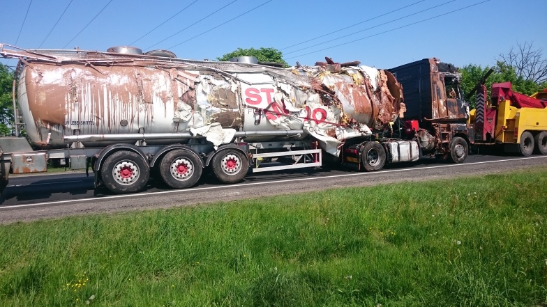 Sprzątanie czekolady nadal trwa. Jedna nitka autostrady wciąż zamknięta