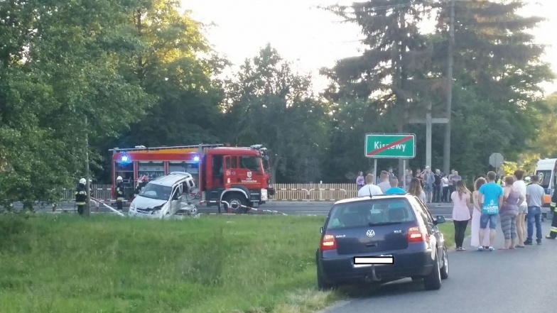 Wypadek na trasie Konin – Turek. Poszkodowane cztery osoby, w tym dwie dziewczynki 