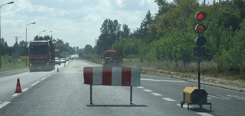 Utrudnienia na ulicy Przemysłowej w Niesłuszu. Ruch odbywa się wahadłowo