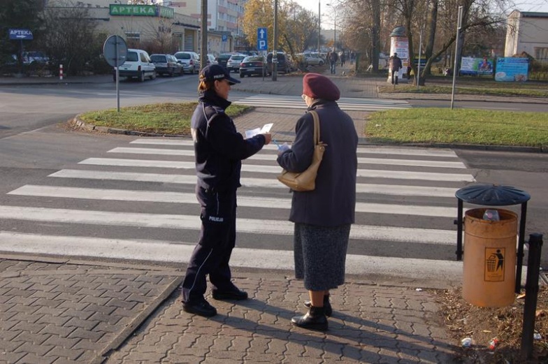 Uwaga pieszy! Policja zapowiada kontrole. Publikujemy cennik mandatów