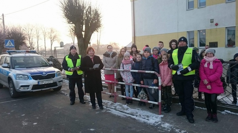 Rodzice dostali ulotki, dla dzieci były odblaski 