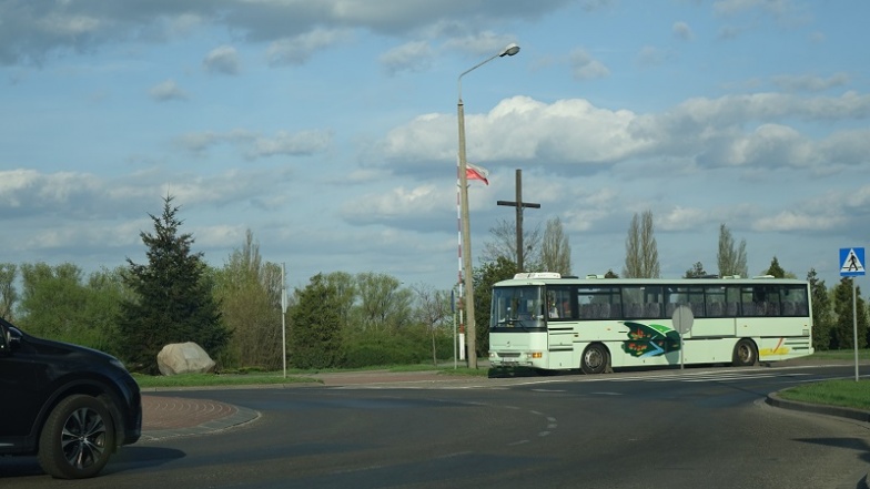 Wymienią maszt przy głazie ojca Tarejwy. 50 tysięcy na zagospodarowanie terenu 