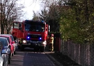 Strażacy weszli przez okno. Lokator wymagał pomocy