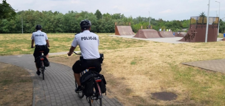 Policjanci na rowerach w zakamarkach Konina. – To był strzał w dziesiątkę – mówi rzecznik