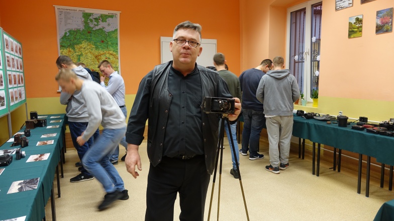 Sprzęt do selfie z lat trzydziestych. Co można zobaczyć na wystawie w „Hutniczej”?