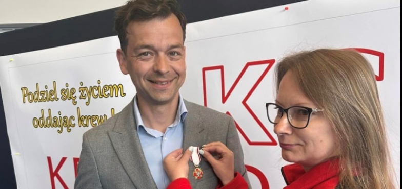 W strukturach PCK jest od 23 lat. Radny wyróżniony odznaką honorową