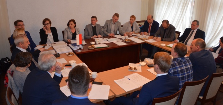 Dopłacą do chodnika i drogi. Starostwo prosiło o pomoc