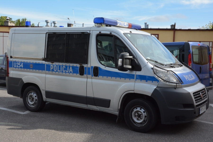 Próbował rzucić się na nóż. Policjanci udaremnili próbę samobójczą
