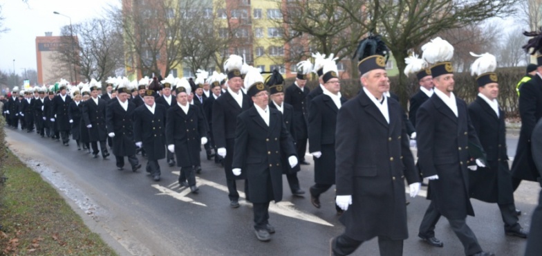 Górnicy przeszli ulicami Konina. Cieszą się z zielonego światła dla „Ościsłowa”