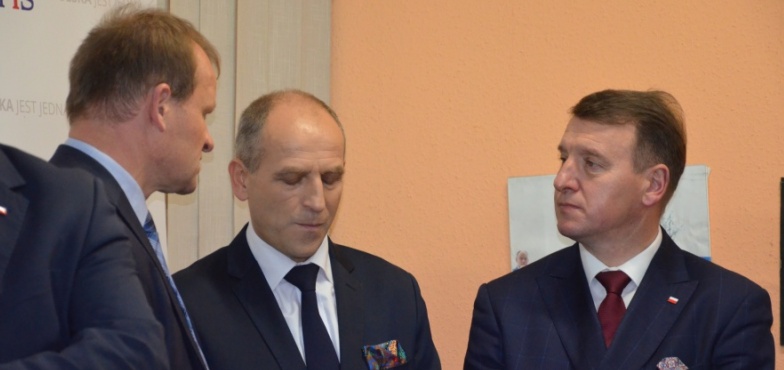 - Jestem spokojny – mówi Zenon Chojnacki. W biurze PiS trwa wieczór wyborczy