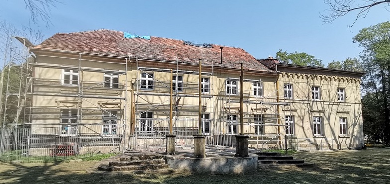 Remont dachu na stulecie szkoły. To długo wyczekiwana inwestycja