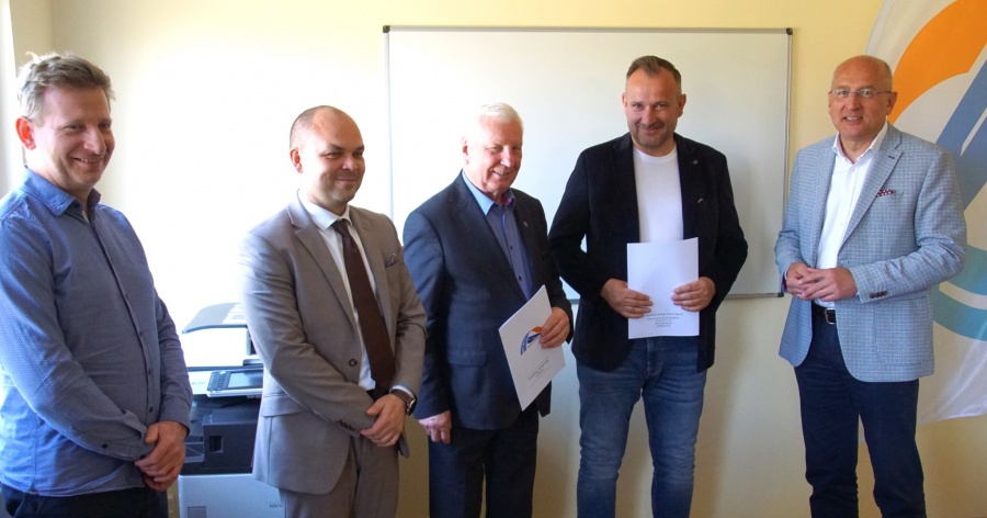 Podpisali umowę na przebudowę dwóch odcinków drogi do Zagórowa