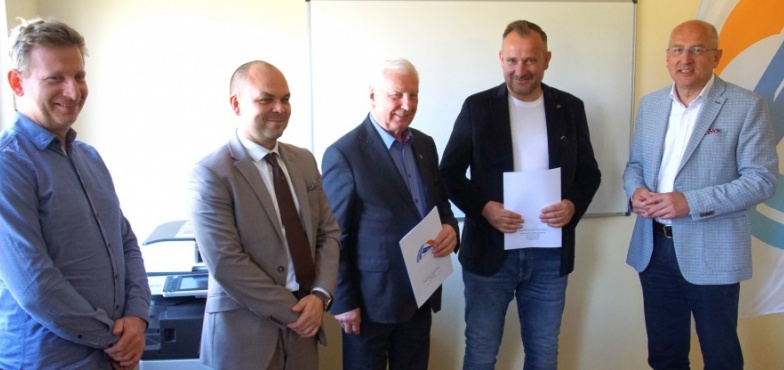 Podpisali umowę na przebudowę dwóch odcinków drogi do Zagórowa
