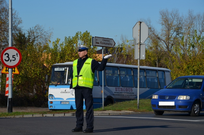 Znów inaczej pojedziemy na cmentarze. Zmiany od piątku