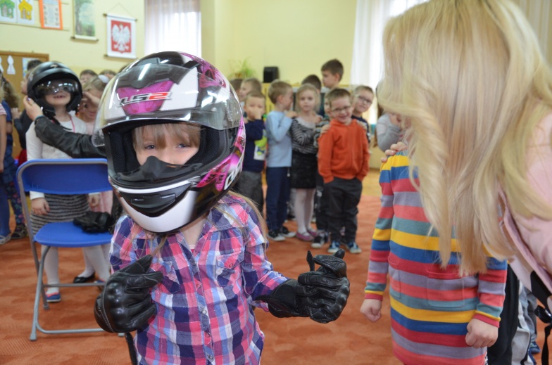Walczą ze stereotypem motocyklisty - wariata. Pasjonaci dwóch kółek odwiedzili dziś przedszkolaki 