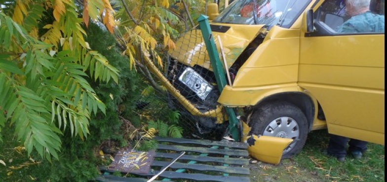 Wjechał w płot. Wypadek w Kosewie