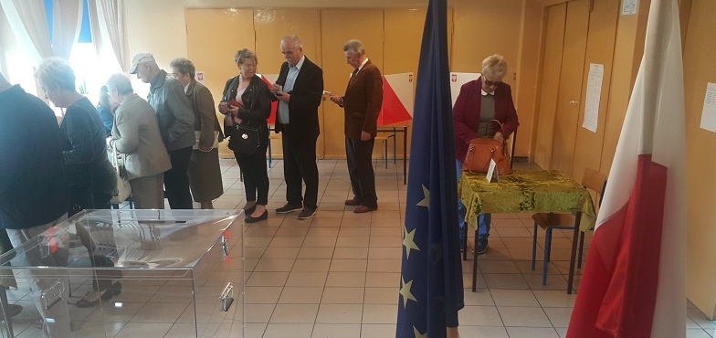 Lokale otwarte do godziny 21.00. Trwają wybory do Parlamentu Europejskiego
