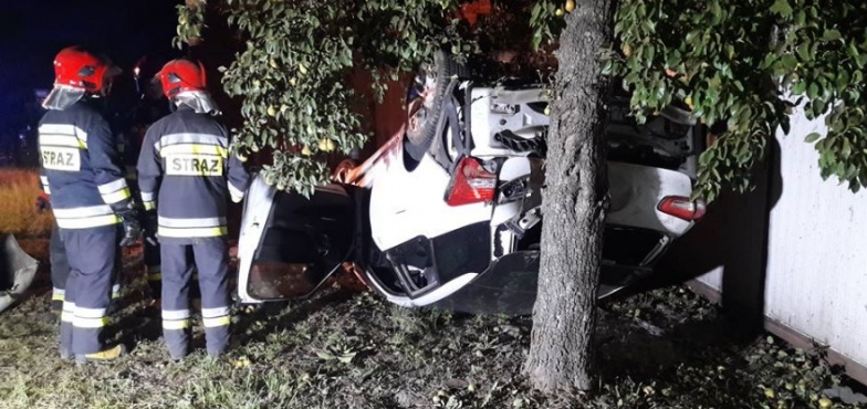 Wypadek w Woli Łaszczowej. Citroenem wjechał w ścianę budynku 