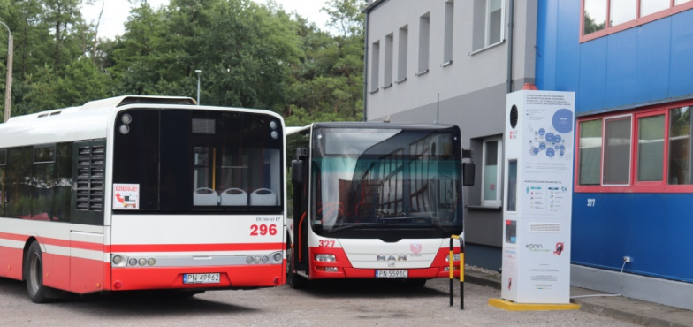 Drzwi otwarte w zajezdni bez zabytkowego autobusu. Jest zastępcza propozycja 