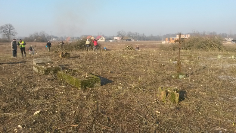 Ogrodzą wszystkie cmentarze. Władze gminy postawią płoty