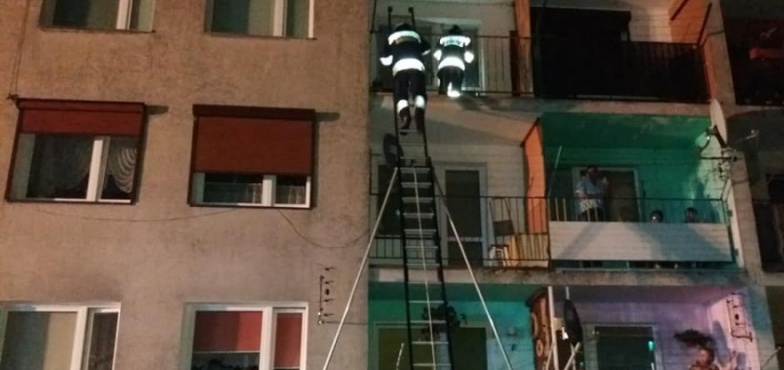 Pomoc wezwali sąsiedzi. Lokatorka nie otwierała drzwi