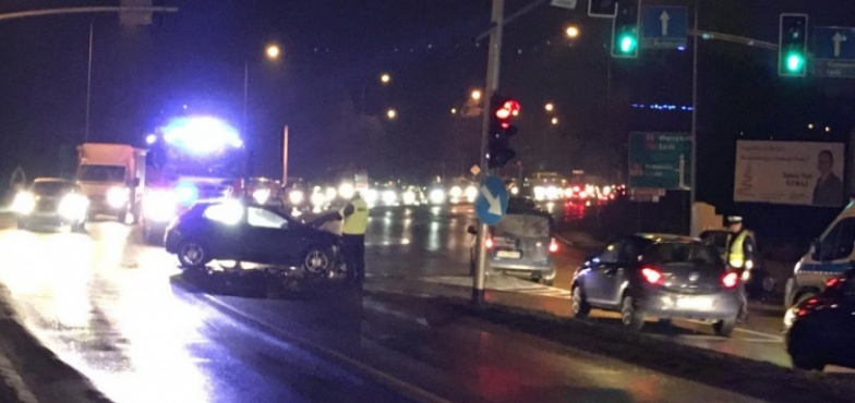 Uwaga korki! Kolizja na skrzyżowaniu Dworcowa z Poznańską