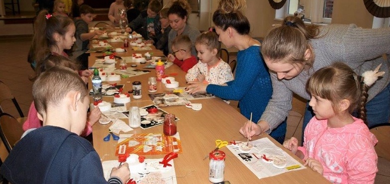 Nie nudzą się w ferie. Dzieci robiły niespodzianki dla dziadków