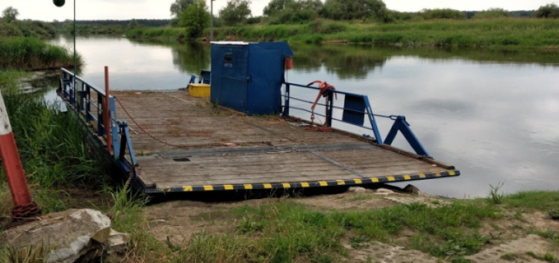 Pomogli przeciągnąć prom na brzeg. Strażacy są od wszystkiego