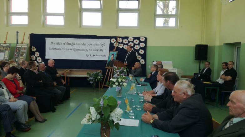Biskup Roman Andrzejewski chodził do szkoły w Morzyczynie, teraz jest jej patronem. Dziś go tam wspominano