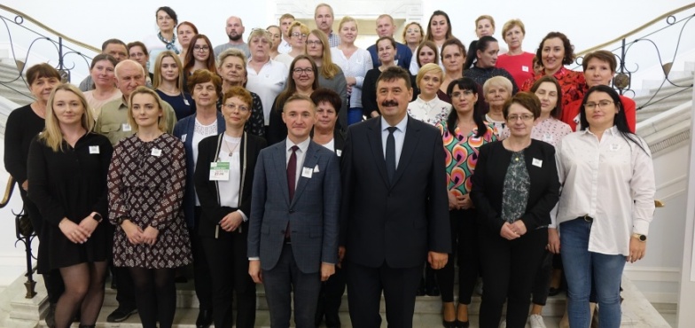  Pojechali do sejmu. Zasiedli w parlamentarnych ławach