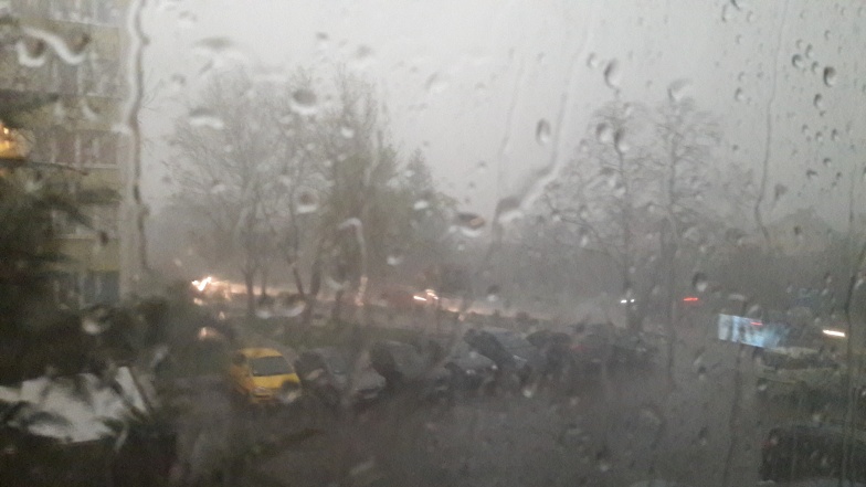 Ostrzeżenie meteorologiczne. Możliwe burze z gradem