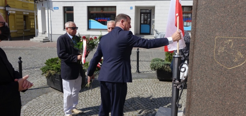 Wczorajsze wystąpienia przed pomnikiem marszałka Piłsudskiego to gra polityczna. Odpowiada prezydent Korytkowski 