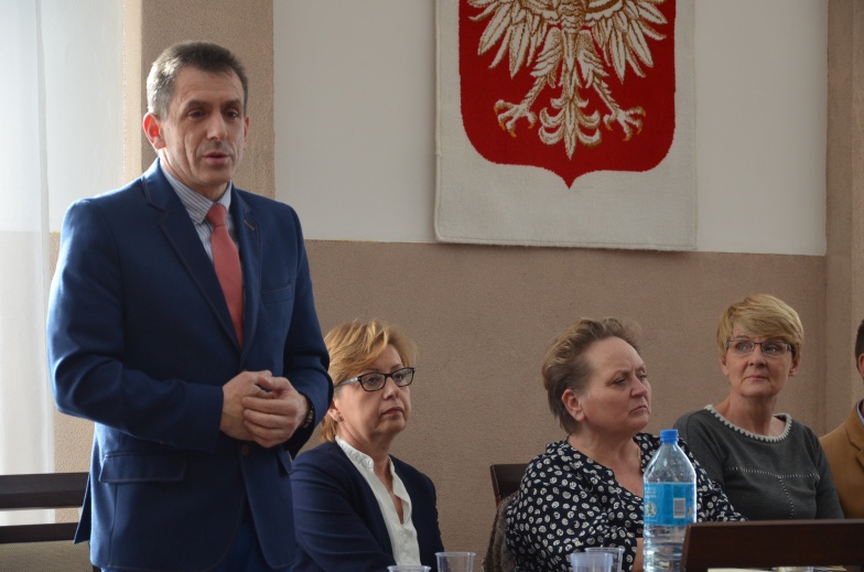 Ślesin podzielony. W mieście mają być dwie podstawówki czy jedna? 