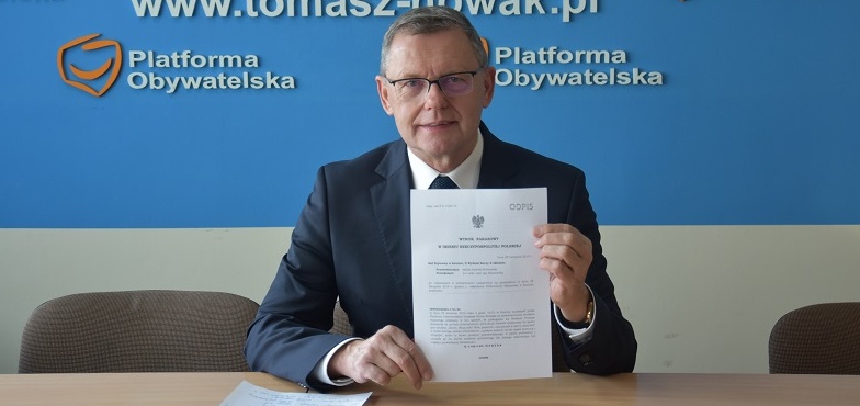 Poseł wygrał w sądzie z hejterem. Kara 800 zł zasili skarb państwa 